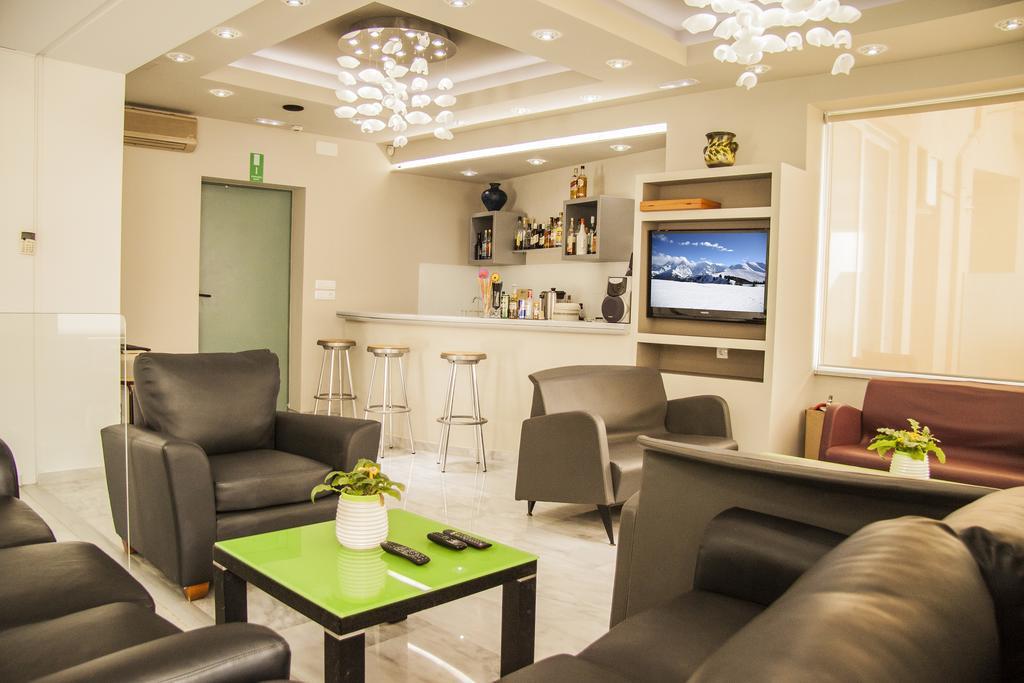 חאניה Hotel Christina מראה חיצוני תמונה